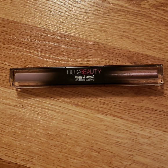 HUDA BEAUTY Other - Huda Beauty Melted Shadow!!